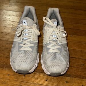 CLEANOUT SALE ⭐️OnCloud Sneakers
